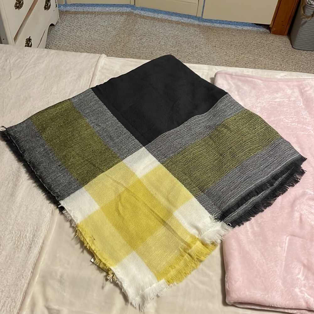 57 1/2 in x 59 in 100% Acrylic scarf